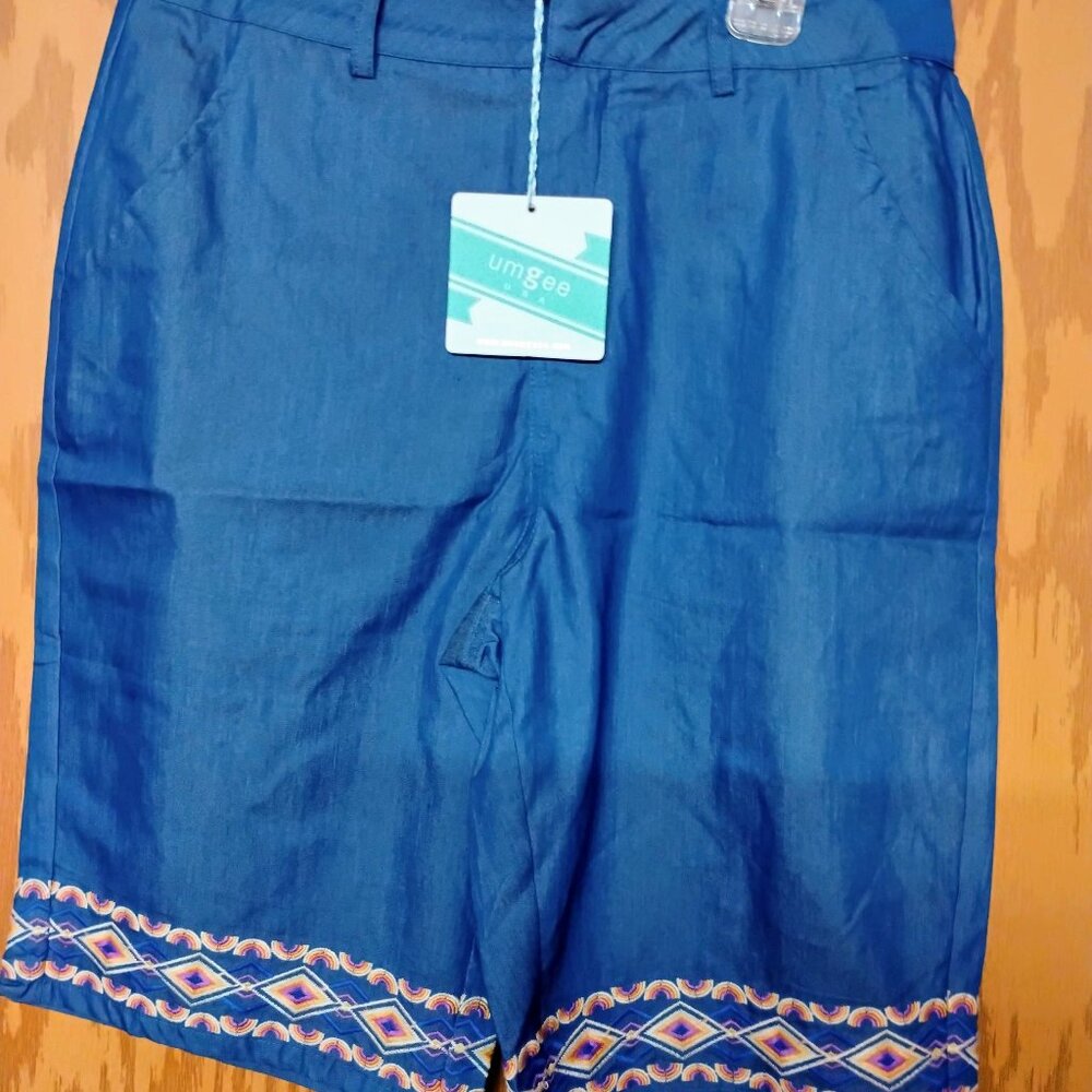 NWT UMGEE USA knee length denim shorts with embroidered design SIZE SMALL